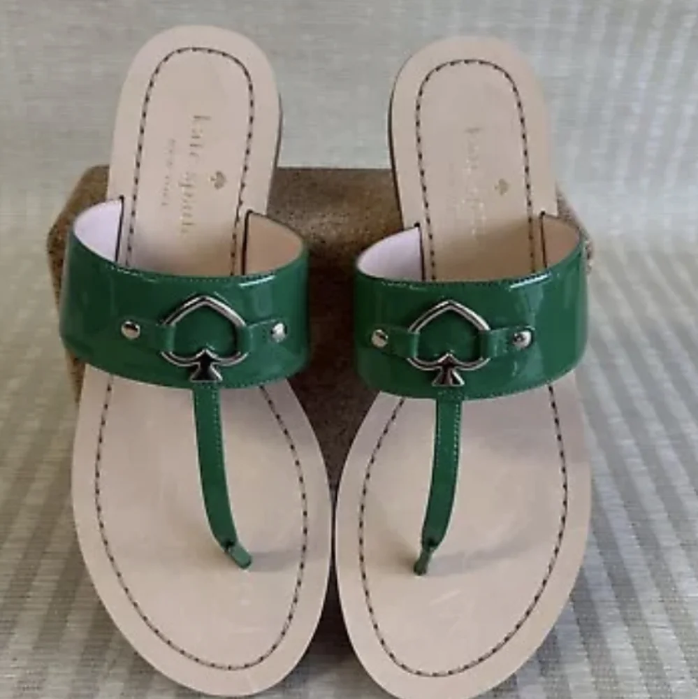 Kate Spade Cassia Thong Patent Leather Sandals NWOT - Picture 4 of 4